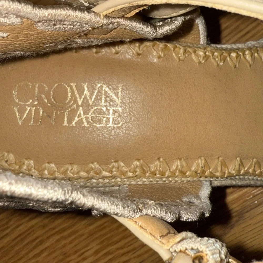 Crown Vintage Eyelet Detail Tan Espadrille 4”‎ Wedges Size 9.5 M